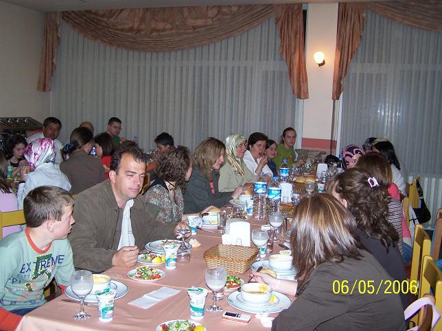 iski misafirhanesinde aksam yemegi 2.JPG